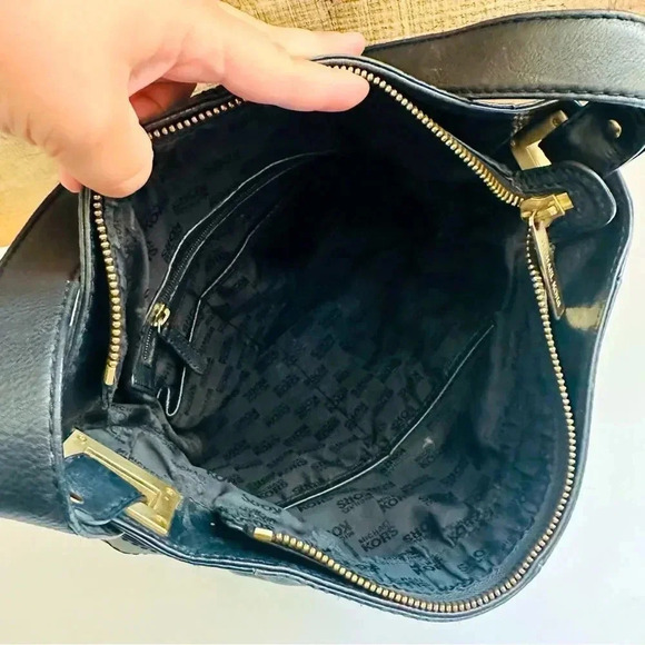 Micheal Kors Distressed Leather Hobo Shoulder Purse - Picture 10 of 12